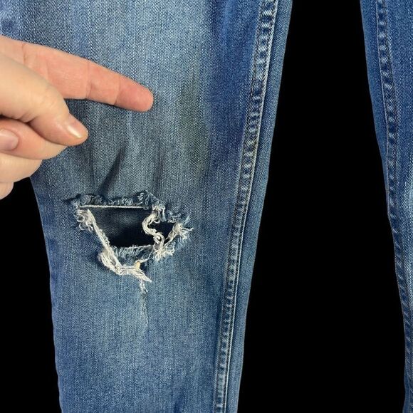 We The Free Busted Knee Distressed Cropped Frayed Ankle Jeans Sz 28 - Picture 9 of 11